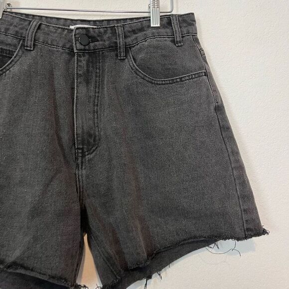 Dissh Black Wash Denim Old School Vintage Cut-Off Jean Shorts Size 14 US 10 - Picture 3 of 6